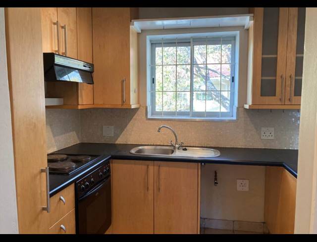 3 bed property to rent in ORANJEZICHT